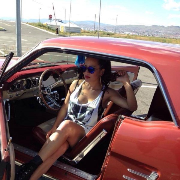 Дуучин Акботагийн хувийн зургийн цомгоос